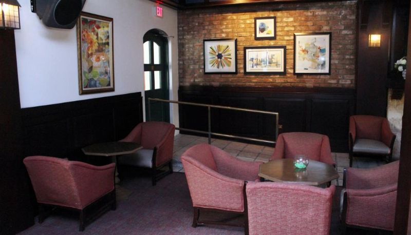 Bar - Courtleigh Hotel and Suites