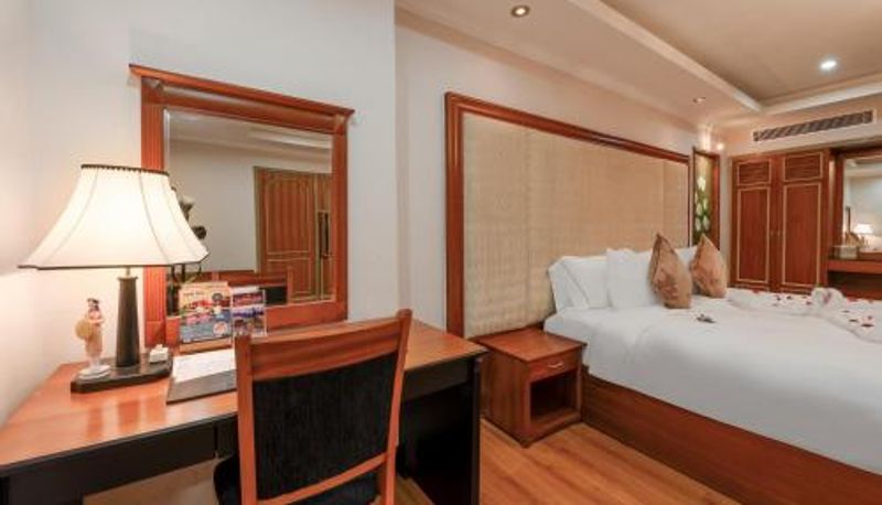 Suite - Muong Thanh Luxury Song Han Hotel - 10 Minutes to Da Nang Airport & 800m to Dragon Bridge