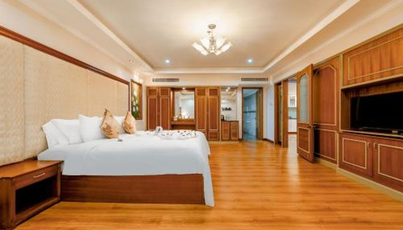 Suite - Muong Thanh Luxury Song Han Hotel - 10 Minutes to Da Nang Airport & 800m to Dragon Bridge