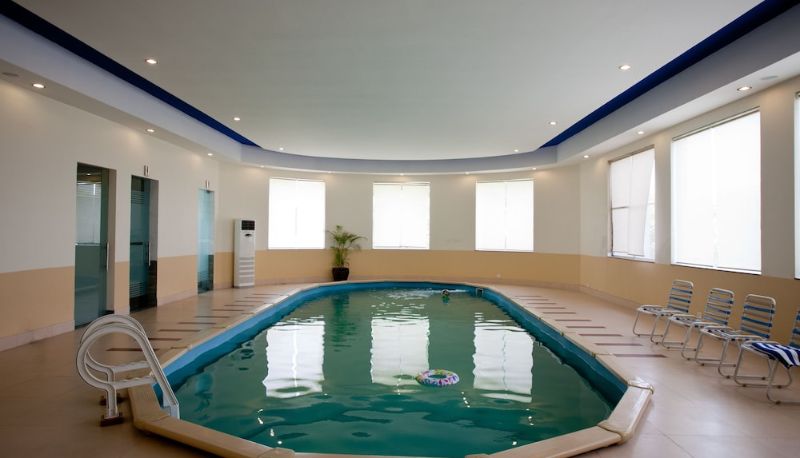 Piscina - Shri Radha Brij Vasundhara Resort & Spa