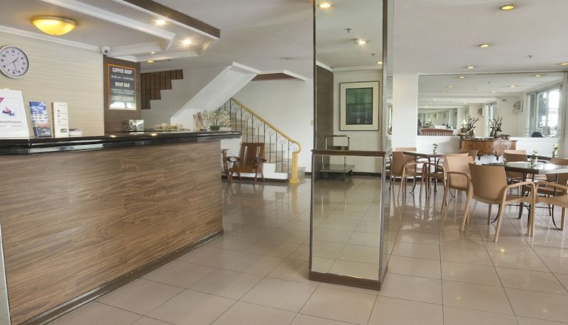 Recepcja - Nichols Airport Hotel