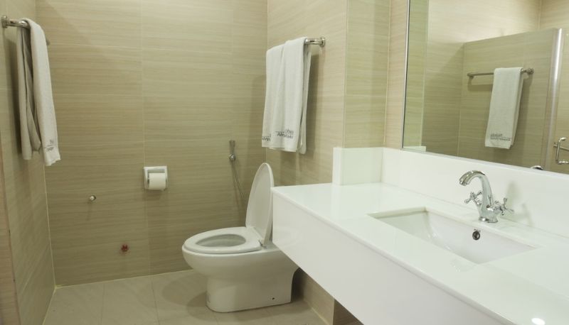Badezimmer - Nichols Airport Hotel