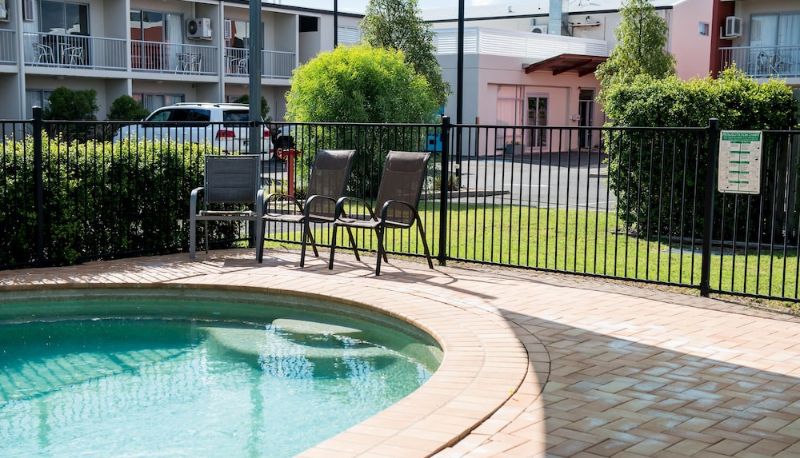 Pool - Capella Coach Inn