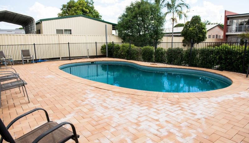 Pool - Capella Coach Inn