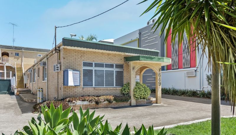 Info - Paramount Motel
