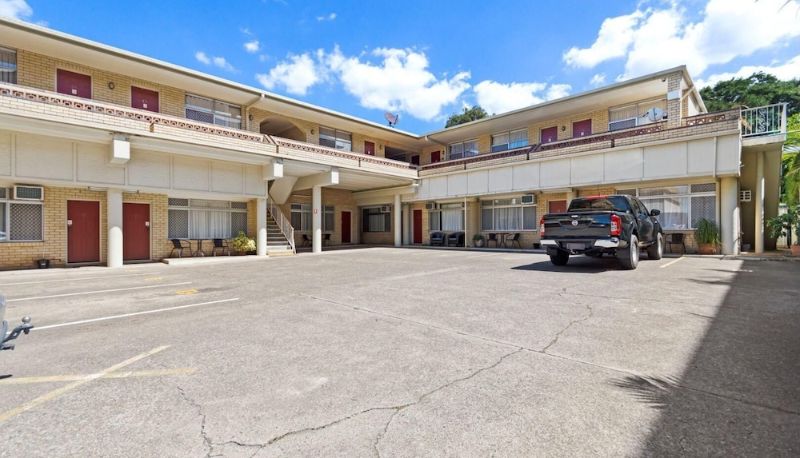 Info - Paramount Motel