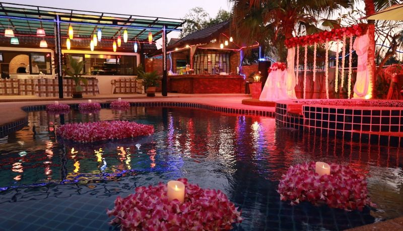 Pool - Vantage Resort