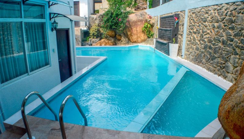 Piscina - Villa Baywatch Rumassala