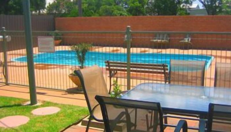 Pool - Aaron Inn Motel
