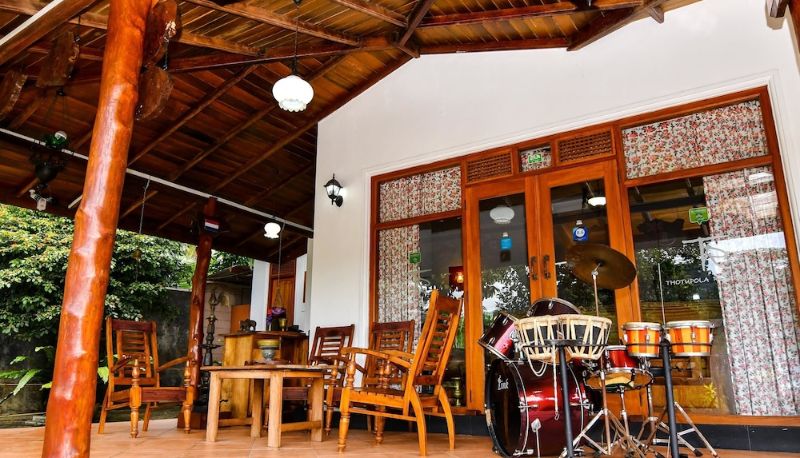 Salón - Thotupola Residence