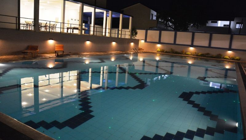 Piscina - The Blue Wave Hotel