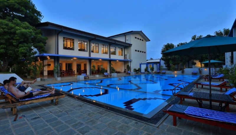 Piscina - The Blue Wave Hotel