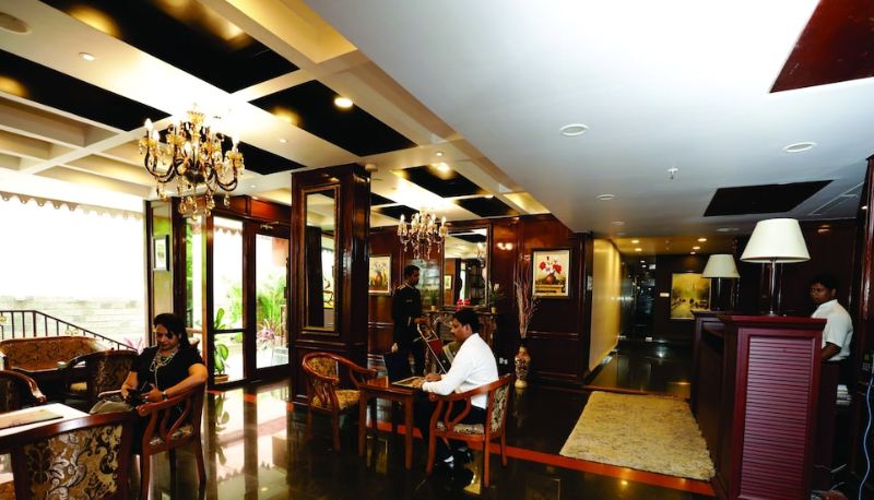 Salon - Seasons Hotel & Convention Center