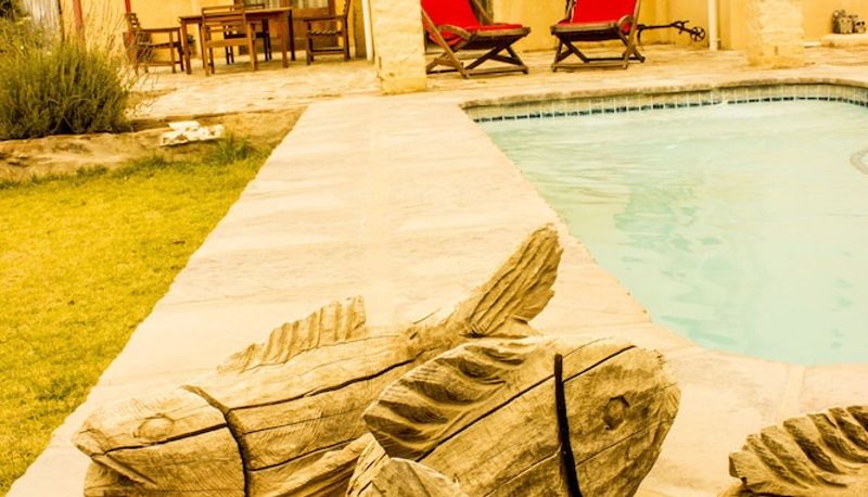 Piscina - The Ibis Lounge