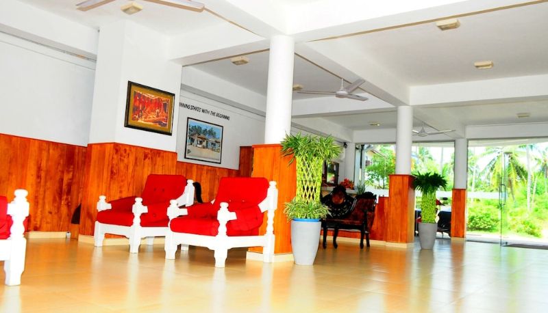 Hal - Lanka Beach Hotel