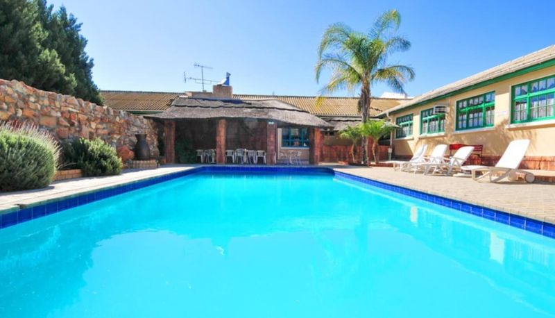 Piscina - Oasis Country Lodge