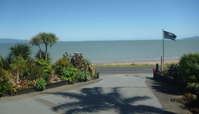Info - Pohutukawa Coast Bed & Breakfast