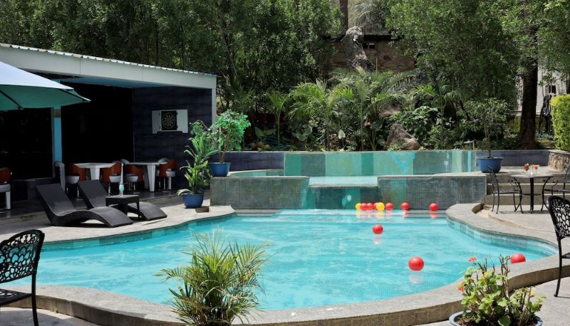 Basen - Hummingbird Resort