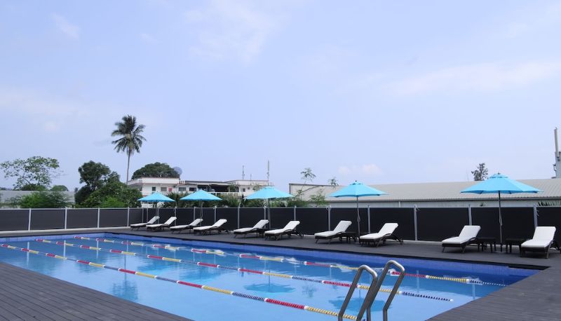 Piscina - Luganvilla Business Hotel and Restaurant