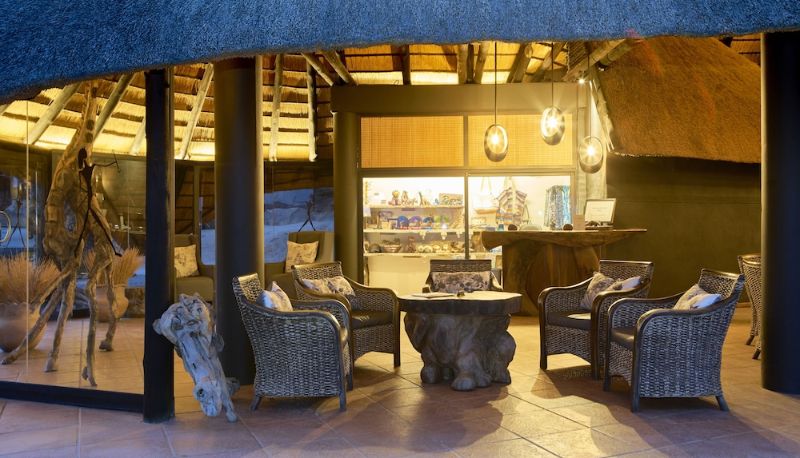 Hall - Ai Aiba - The Rockpainting Lodge
