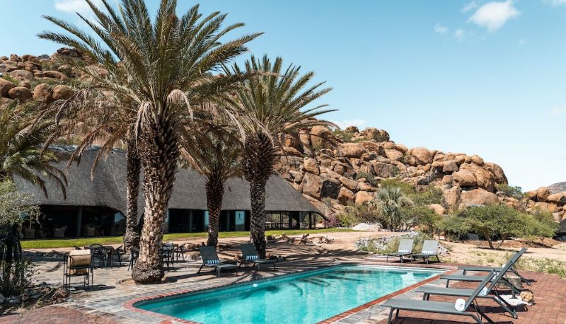 Piscina - Ai Aiba - The Rockpainting Lodge