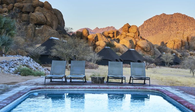 Piscina - Ai Aiba - The Rockpainting Lodge