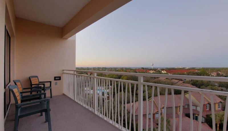 Room with balcony - Luau Resort by Panhandle Getaways