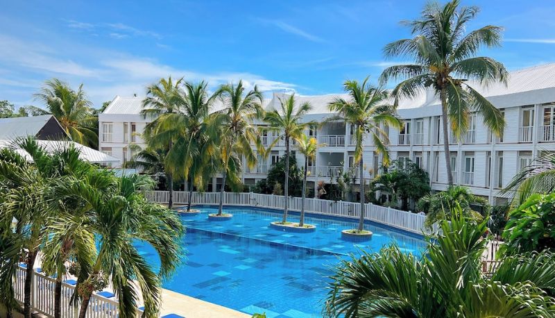 Basen - Hotel Blue Cove by On vacation