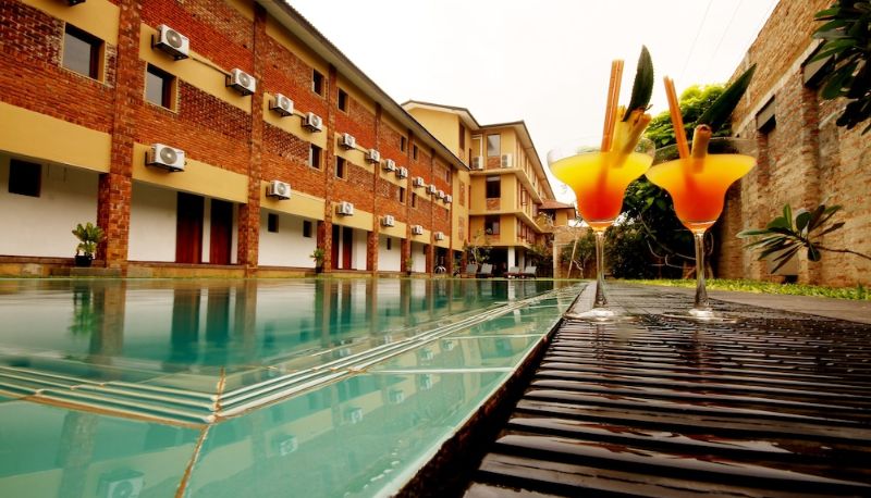 Piscina - The Long Beach Resort