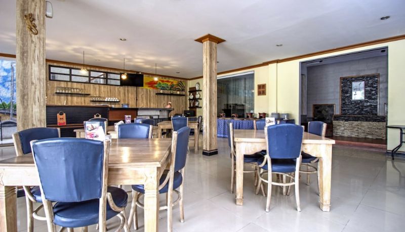 Restaurant - RedDoorz Plus near RS Hasan Sadikin