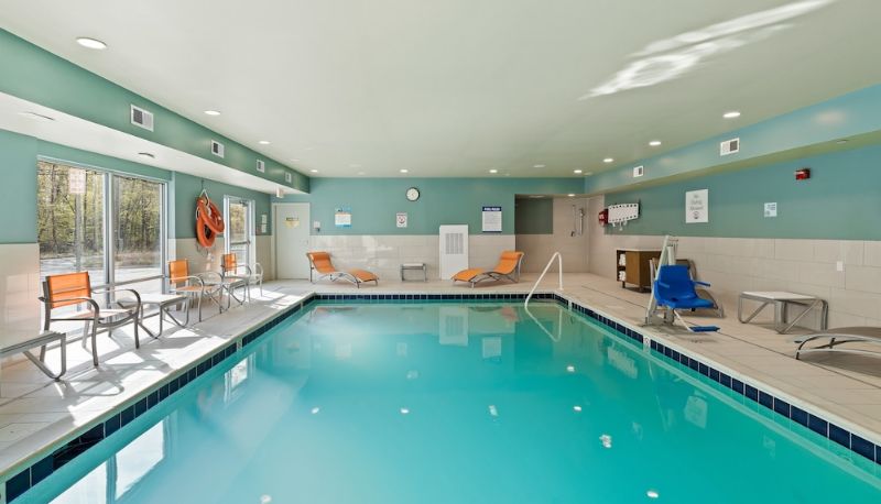 プール - Holiday Inn Express & Suites NORTH BRUNSWICK by IHG