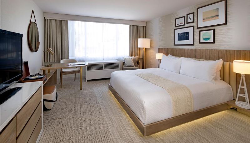 Room - The Belamar Hotel Manhattan Beach Tapestry Collection by Hilton