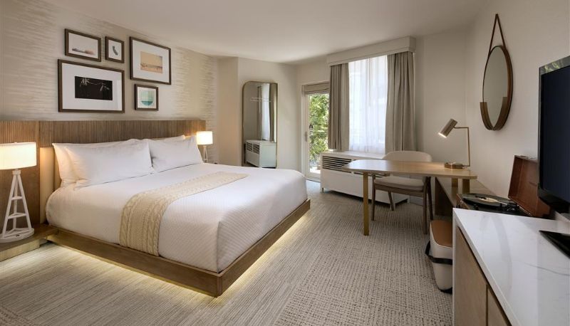 Room - The Belamar Hotel Manhattan Beach Tapestry Collection by Hilton