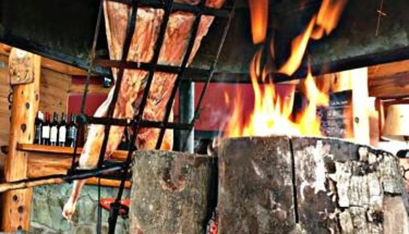 Restoran içinde kahvaltı salonu - Los Nires Lodge Cerro Catedral