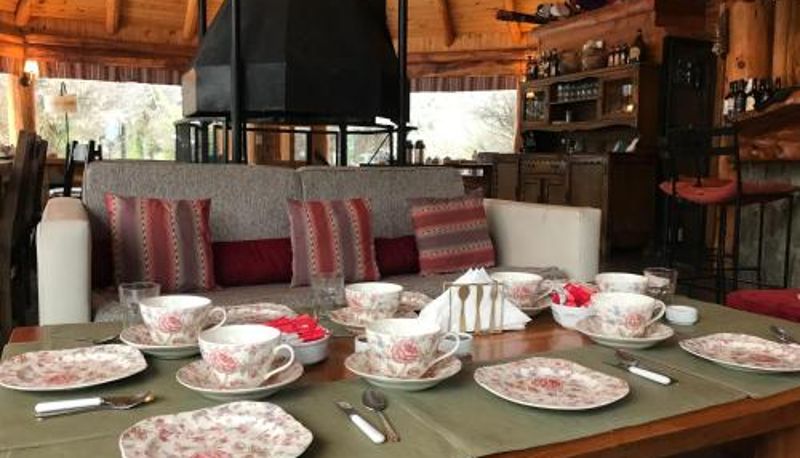 Restoran içinde kahvaltı salonu - Los Nires Lodge Cerro Catedral