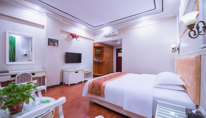 Camera - New Zhongyuan Hotel