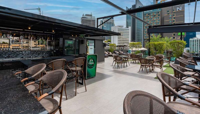 Bar - SureStay Plus by Best Western Sukhumvit 2