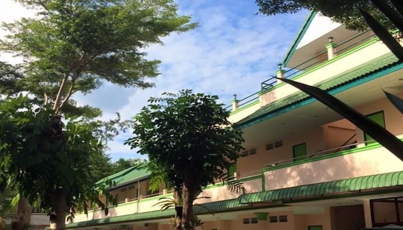 Garten - J Holiday Inn