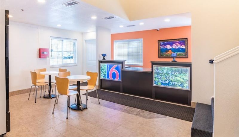 Hall - ID Motel 6 Rigby