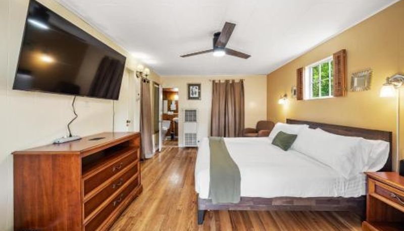Oda - CedarWood Inn