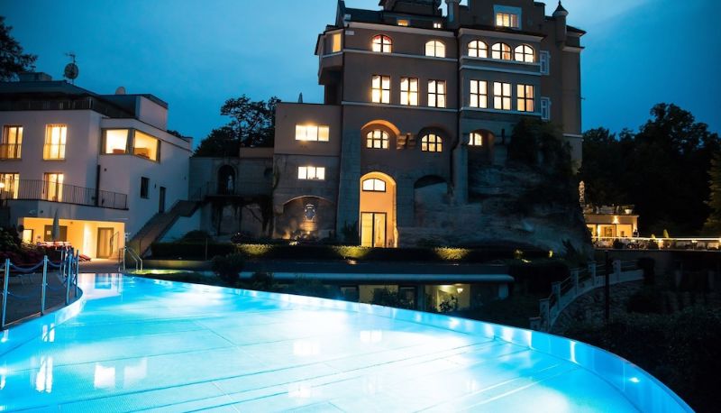 Piscina - Schloss Mönchstein Hotel