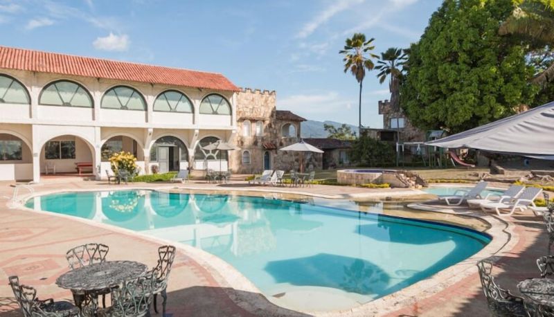 Piscina - Hotel El Castillo Chinauta