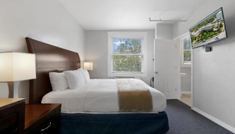 Zimmer - Crystal Bay Historic Hotel