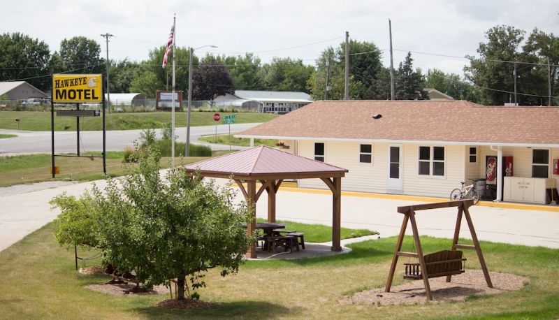 Info - Hawkeye Motel