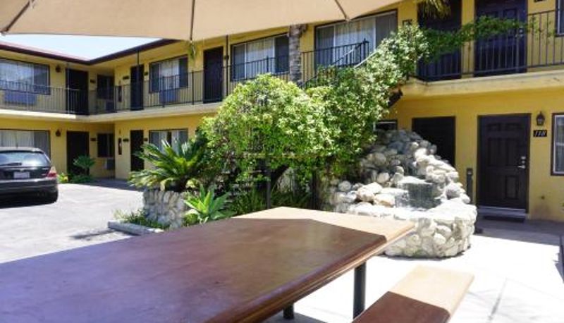 Zona exterior del hotel - Casa Bella Inn Downtown LA