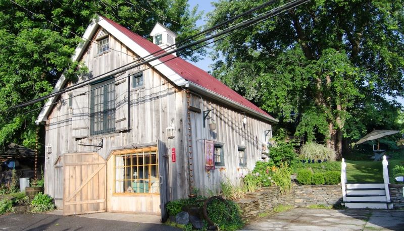 Info - Lily Garden Bed and Breakfast
