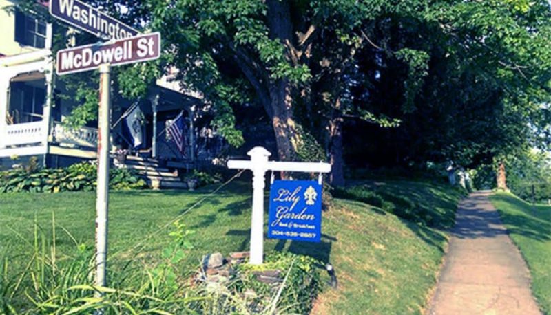 Info - Lily Garden Bed and Breakfast