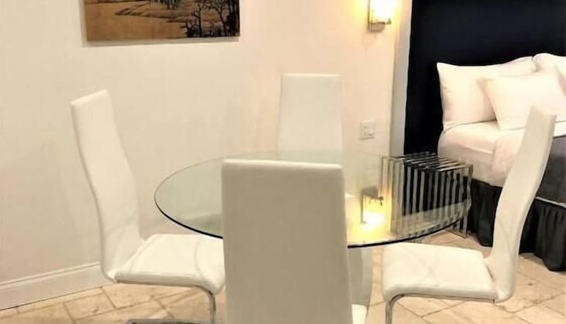 Restaurante - The Crystal Manatee