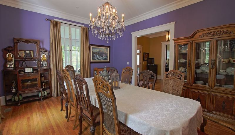 Restaurant - Bama Bed & Breakfast Campus