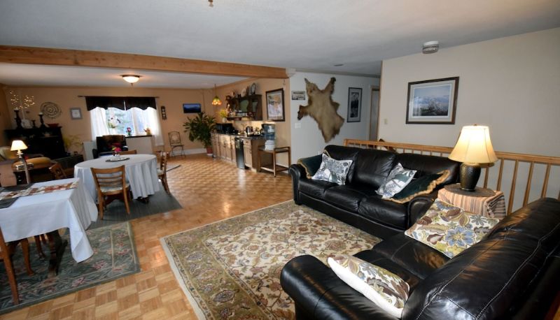Info - Alaska Grizzly Lodge